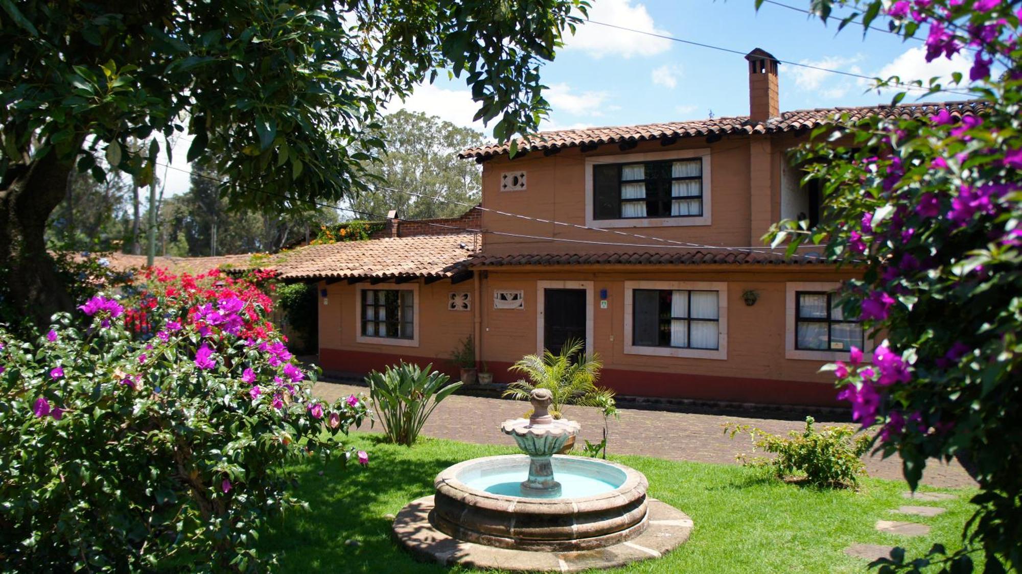 Villa Patzcuaro Garden Hotel Exterior photo