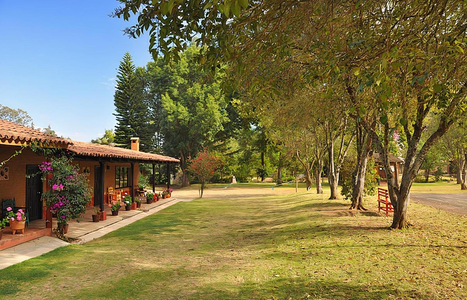 Villa Patzcuaro Garden Hotel Exterior photo