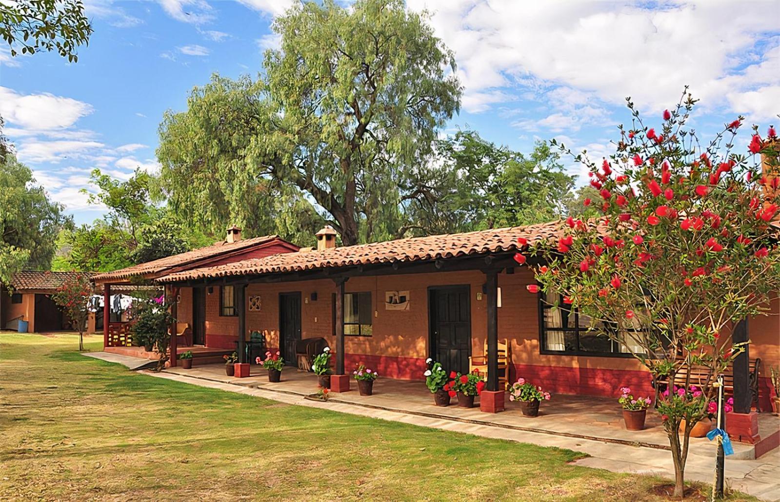 Villa Patzcuaro Garden Hotel Exterior photo
